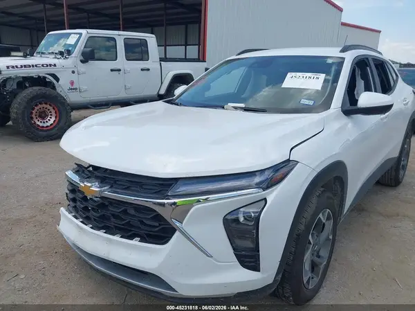 KL77LHEP7SC207073 2025 CHEVROLET TRAX - Image 2