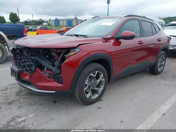 KL77LHEP7SC220616 2025 CHEVROLET TRAX - Image 2