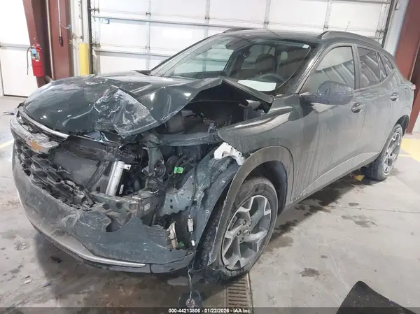 KL77LHEP7SC225508 2025 CHEVROLET TRAX - Image 2