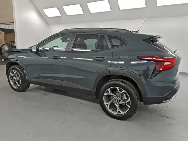 KL77LHEP7SC227369 2025 CHEVROLET TRAX - Image 2