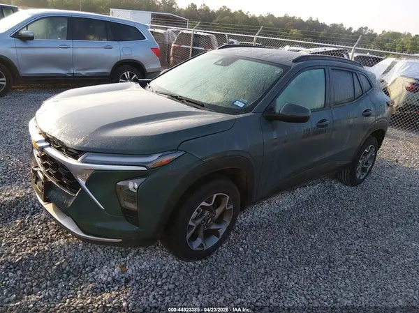 KL77LHEP7SC230899 2025 CHEVROLET TRAX - Image 2