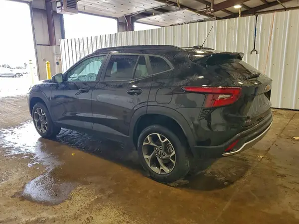 KL77LHEP7SC231177 2025 CHEVROLET TRAX - Image 2