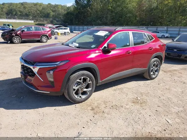 KL77LHEP7SC232961 2025 CHEVROLET TRAX - Image 2