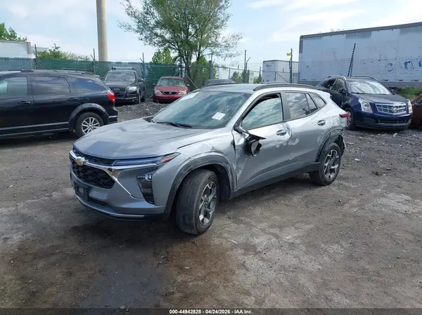 KL77LHEP7SC233348 2025 CHEVROLET TRAX - Image 2