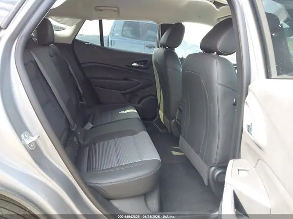 KL77LHEP7SC233348 2025 CHEVROLET TRAX - Image 8