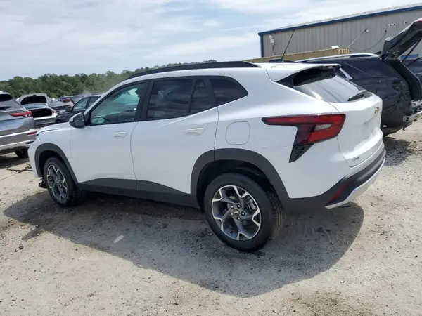 KL77LHEP7SC235343 2025 CHEVROLET TRAX - Image 2