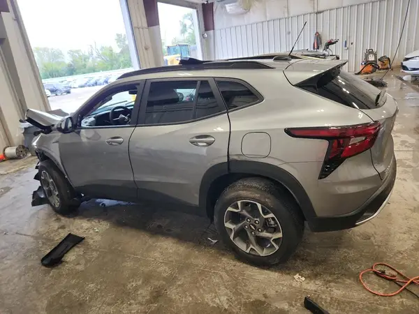 KL77LHEP7SC235388 2025 CHEVROLET TRAX - Image 2
