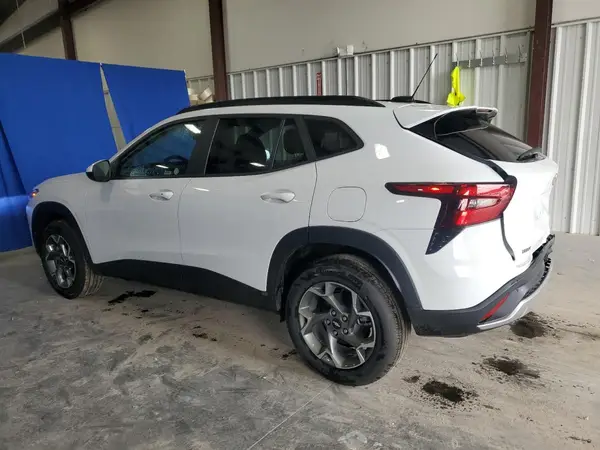 KL77LHEP7SC237058 2025 CHEVROLET TRAX - Image 2