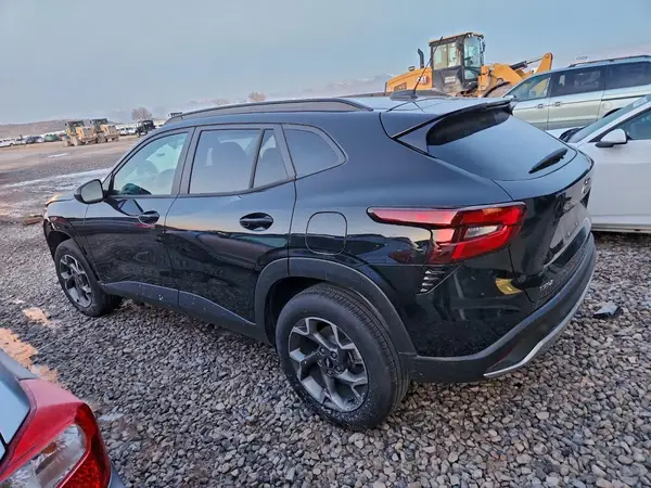 KL77LHEP7SC237707 2025 CHEVROLET TRAX - Image 2