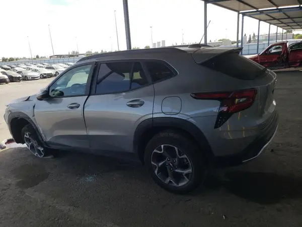 KL77LHEP7SC239540 2025 CHEVROLET TRAX - Image 2