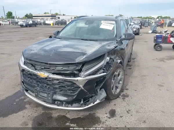 KL77LHEP7SC240462 2025 CHEVROLET TRAX - Image 2
