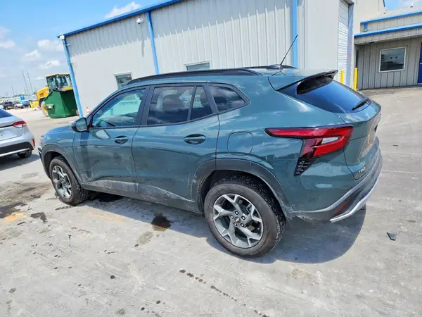 KL77LHEP7SC241000 2025 CHEVROLET TRAX - Image 2