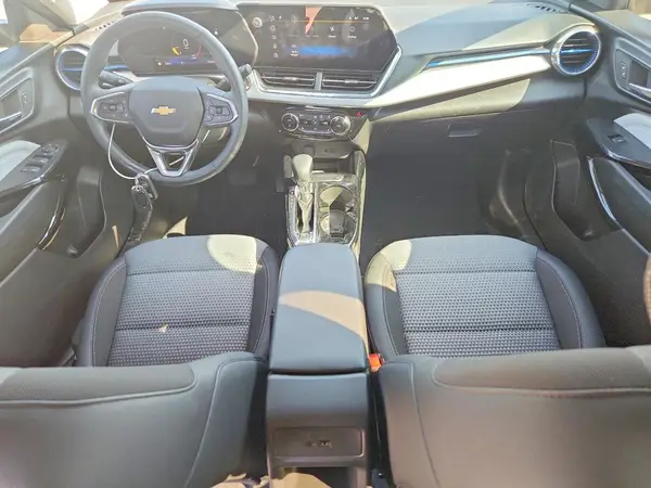 KL77LHEP7SC242065 2025 CHEVROLET TRAX - Image 8