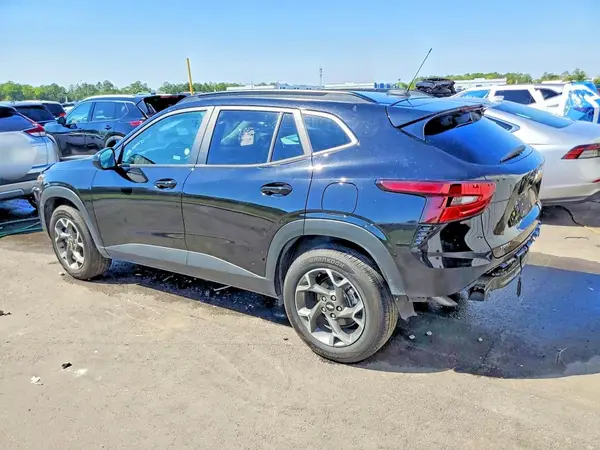 KL77LHEP7SC242342 2025 CHEVROLET TRAX - Image 2