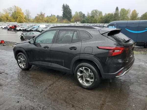 KL77LHEP7SC243717 2025 CHEVROLET TRAX - Image 2