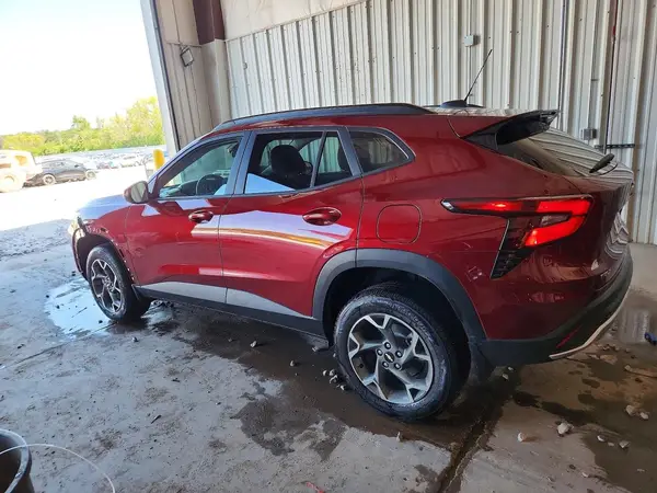 KL77LHEP7SC245127 2025 CHEVROLET TRAX - Image 2