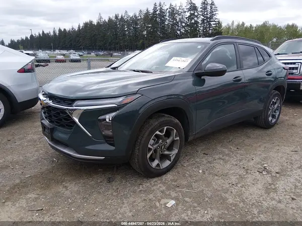 KL77LHEP7SC245340 2025 CHEVROLET TRAX - Image 2