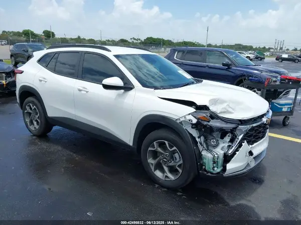 KL77LHEP7SC249498 2025 CHEVROLET TRAX - Image 1