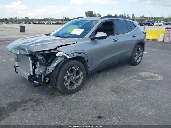 KL77LHEP7SC250795 2025 CHEVROLET TRAX - Image 2