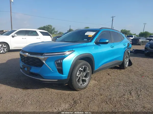 KL77LHEP7SC252644 2025 CHEVROLET TRAX - Image 2