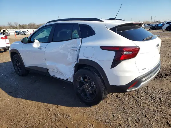 KL77LHEP7SC253230 2025 CHEVROLET TRAX - Image 2