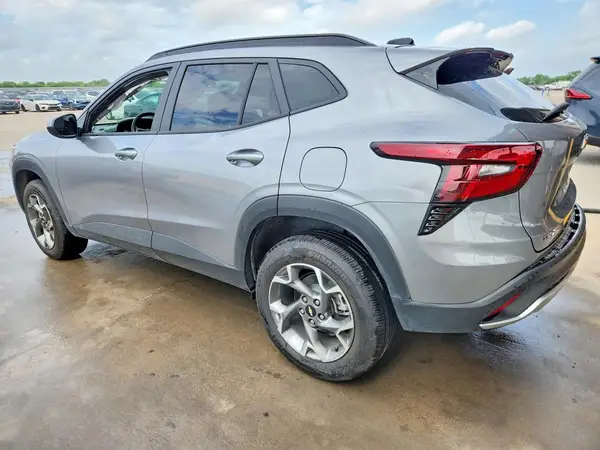 KL77LHEP7SC258170 2025 CHEVROLET TRAX - Image 2