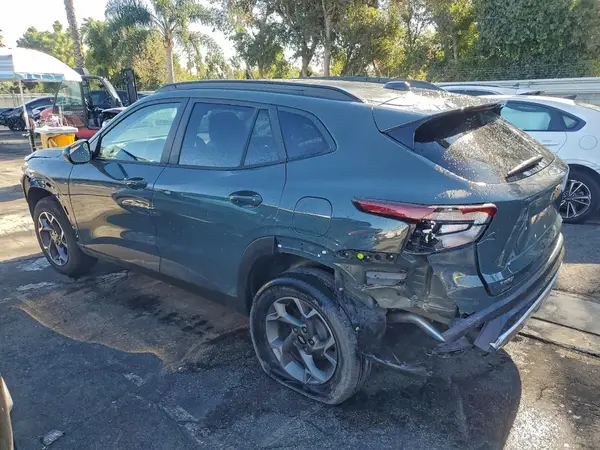 KL77LHEP7SC265877 2025 CHEVROLET TRAX - Image 2