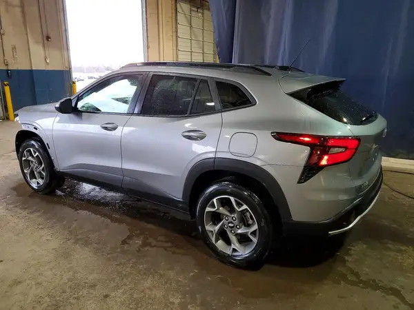 KL77LHEP7SC265913 2025 CHEVROLET TRAX - Image 2