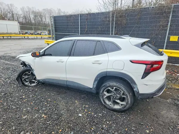 KL77LHEP7SC273140 2025 CHEVROLET TRAX - Image 2