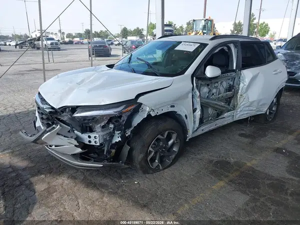 KL77LHEP7SC283084 2025 CHEVROLET TRAX - Image 2