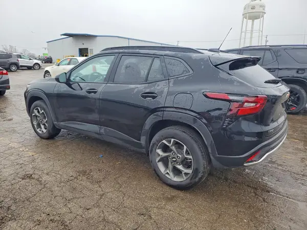 KL77LHEP7SC296014 2025 CHEVROLET TRAX - Image 2