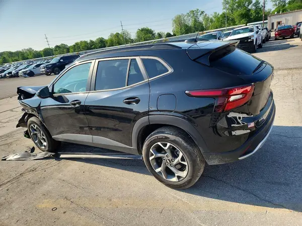 KL77LHEP7SC297583 2025 CHEVROLET TRAX - Image 2