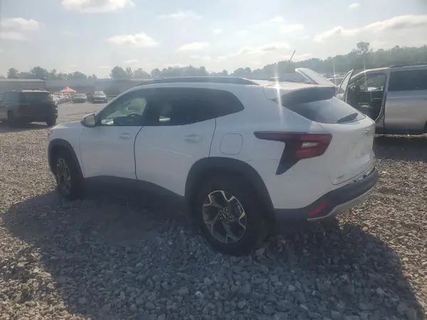 KL77LHEP7SC299138 2025 CHEVROLET TRAX - Image 2