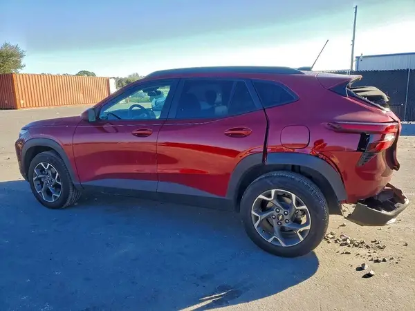 KL77LHEP7SC301504 2025 CHEVROLET TRAX - Image 2