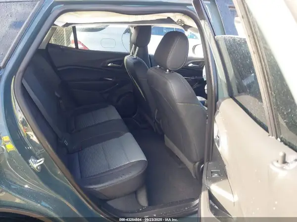 KL77LHEP7SC309196 2025 CHEVROLET TRAX - Image 8