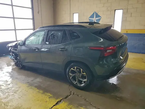 KL77LHEP7SC310946 2025 CHEVROLET TRAX - Image 2