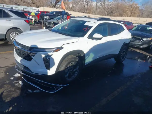 KL77LHEP7SC317329 2025 CHEVROLET TRAX - Image 2