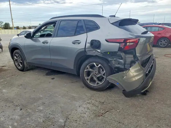 KL77LHEP7SC320313 2025 CHEVROLET TRAX - Image 2