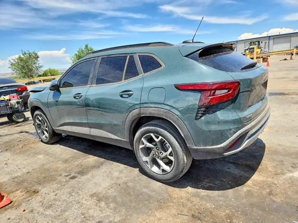 KL77LHEP7SC341193 2025 CHEVROLET TRAX - Image 2