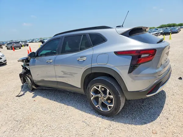 KL77LHEP7TC007036 2026 CHEVROLET TRAX - Image 2
