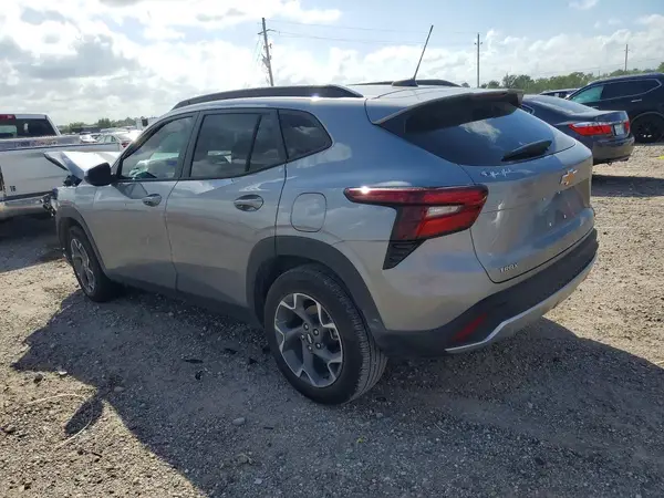 KL77LHEP7TC017971 2026 CHEVROLET TRAX - Image 2