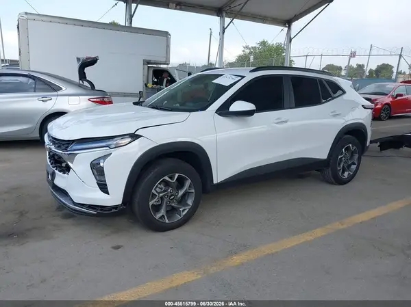 KL77LHEP7TC024225 2026 CHEVROLET TRAX - Image 2