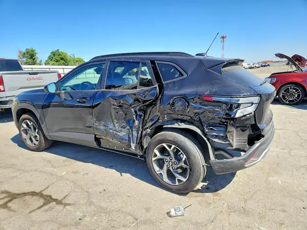 KL77LHEP7TC043485 2026 CHEVROLET TRAX - Image 2
