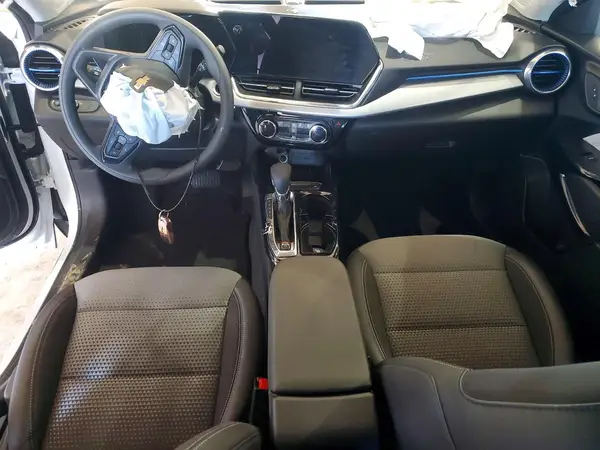 KL77LHEP7TC047083 2026 CHEVROLET TRAX - Image 8