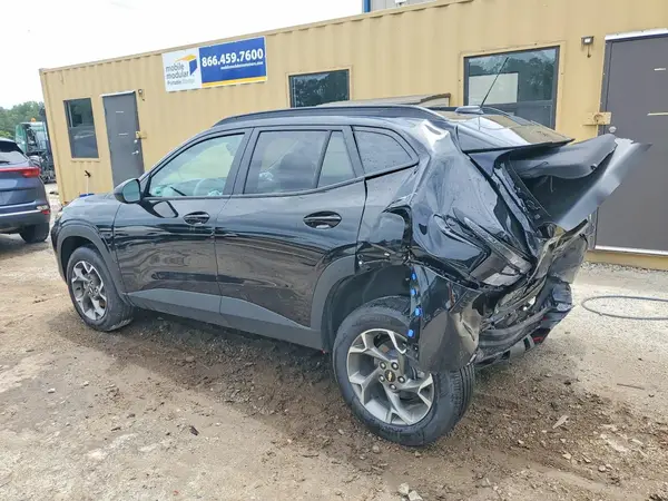 KL77LHEP7TC049609 2026 CHEVROLET TRAX - Image 2