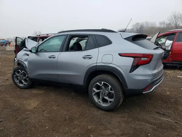 KL77LHEP7TC063025 2026 CHEVROLET TRAX - Image 2