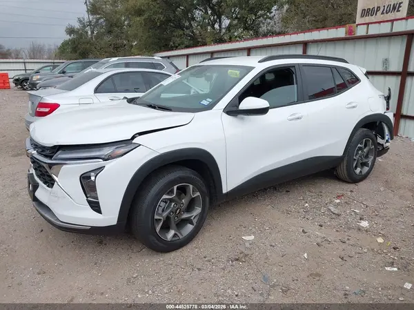 KL77LHEP7TC083985 2026 CHEVROLET TRAX - Image 2