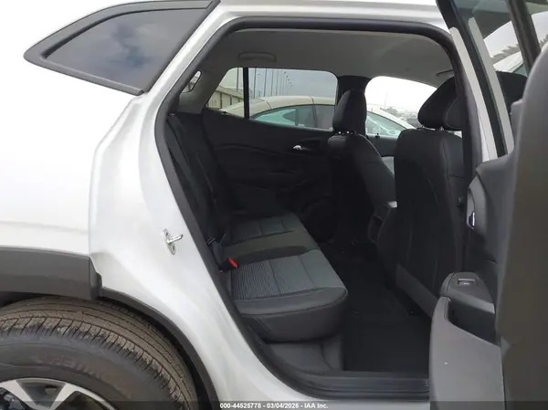 KL77LHEP7TC083985 2026 CHEVROLET TRAX - Image 8
