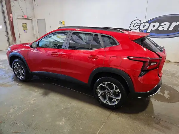KL77LHEP7TC093254 2026 CHEVROLET TRAX - Image 2