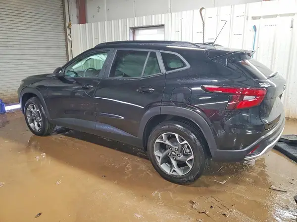KL77LHEP8SC001597 2025 CHEVROLET TRAX - Image 2